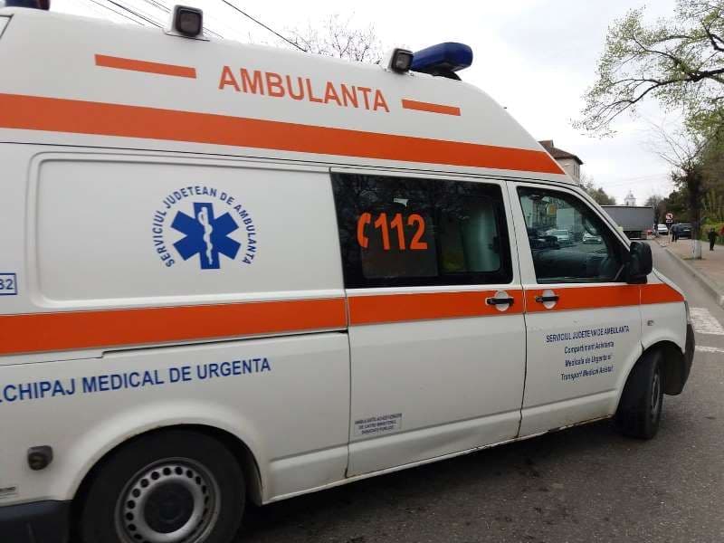 Bărbat de 42 de ani găsit fără suflare într-o unitate bancară din județ