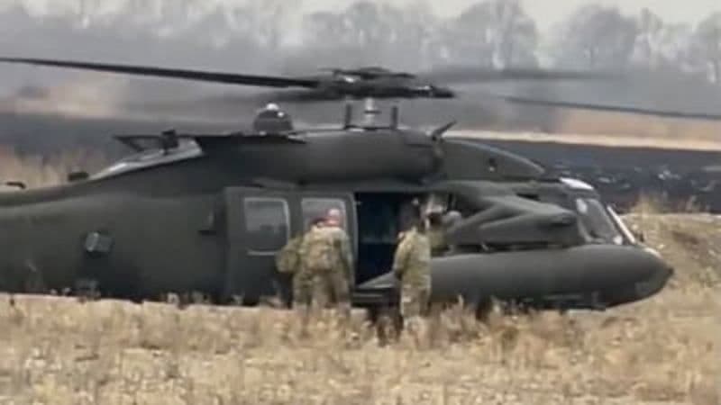 Elicopter american apărut din senin în Vama Siret. Aparatul de zbor a survolat zona graniței cu Ucraina, iar soldații au vorbit cu localnicii