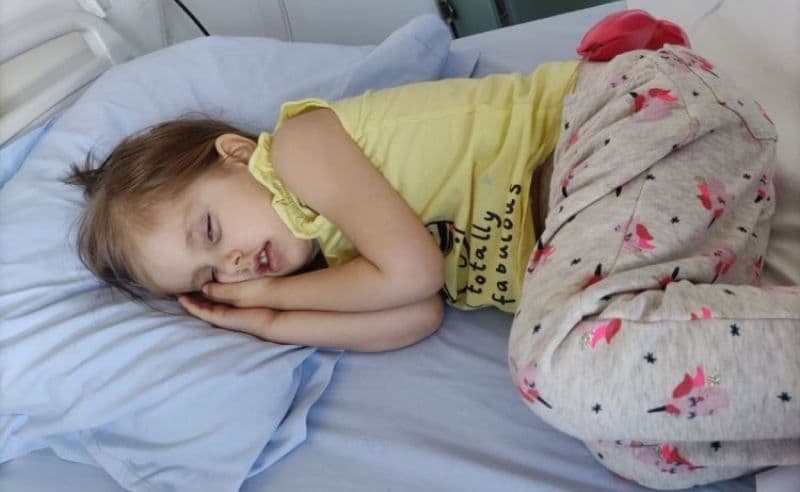 Carina are nevoie de noi! Este din Dorohoi și, la doar 4 ani, are cancer la creier