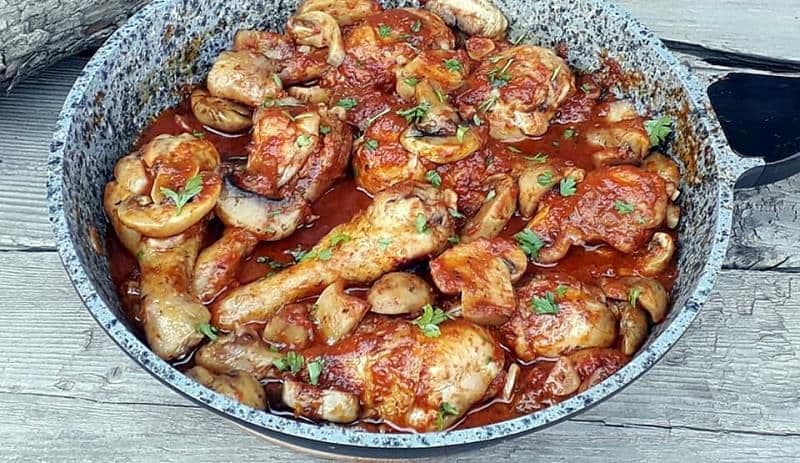 Tocăniță de ciuperci cu carne de pui