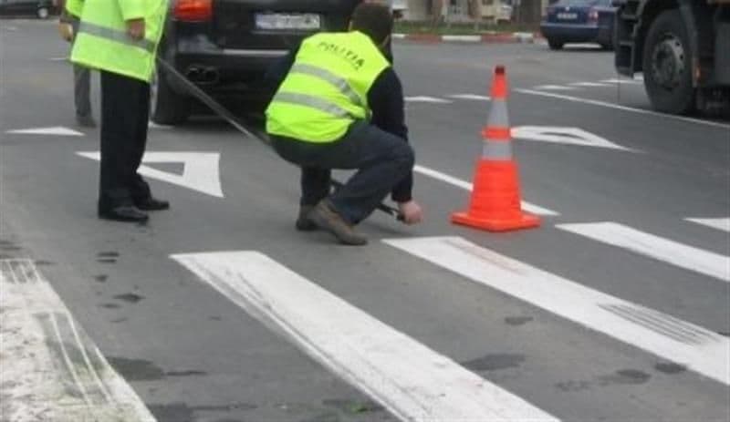 Accident pe trecerea de pietoni! Tânăra șoferiță a plecat de la locul faptei