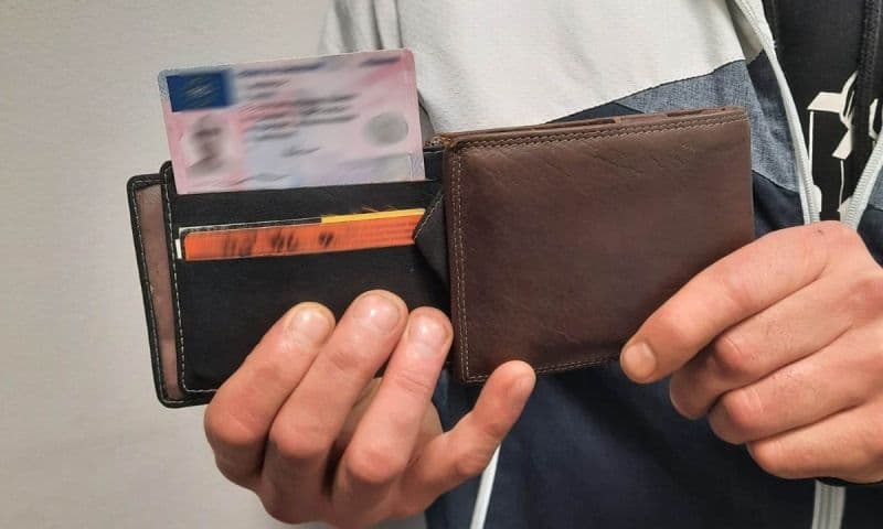 Patru permise de conducere false descoperite la controlul de frontieră - FOTO