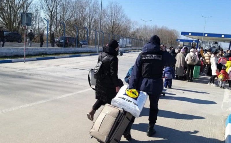 Ajutor de la stat pentru cei care găzduiesc refugiați: 20 de lei în fiecare zi pentru hrana unui om