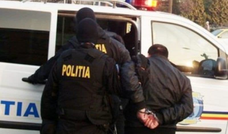 4 tineri reținuți și alți 10, sancționați contravențional pentru tulburare ordinii și liniștii publice