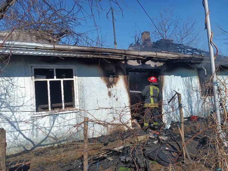 Tragedie la Roma! Un bărbat și-a pierdut viața în incendiul care i-a cuprins locuința
