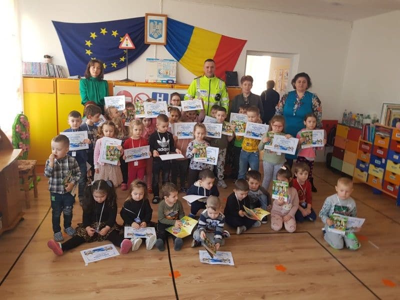 Acțiune cu preșcolarii de la GPP Nr. 8 Dorohoi: STOP! VIAŢA ARE PRIORITATE! - FOTO