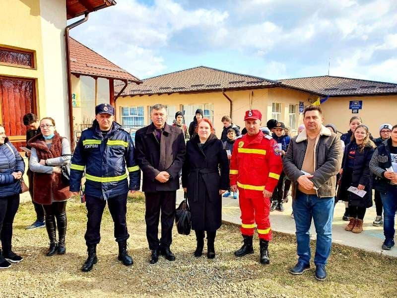 Elevii ibăneșteni, învățați cum să acționeze în situații de urgență - FOTO