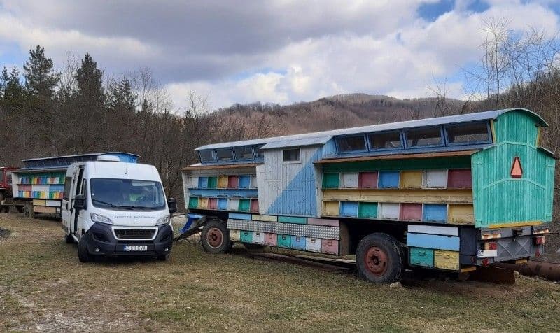 Registrul Auto Român, acțiuni pentru sprijinirea apicultorilor și deținătorilor de tractoare și utilaje agricole - FOTO