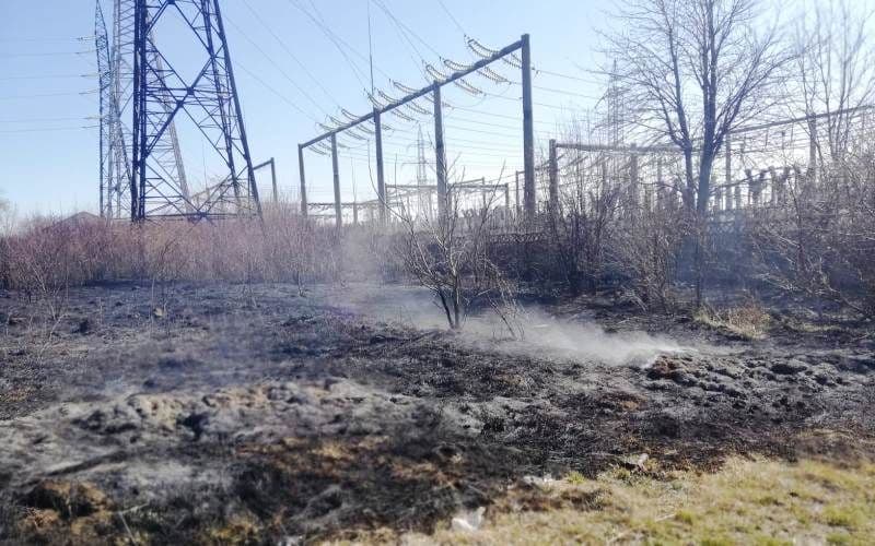 Incendiile de vegetaţie pun în pericol sistemul de distribuţie a energiei electrice