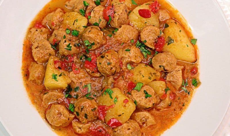 Mâncare picantă de cartofi cu țelină - de post