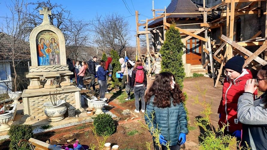 „Voluntariat pentru suflet și natură!” cu elevi de la Liceul „Demostene Botez” Trușești - FOTO