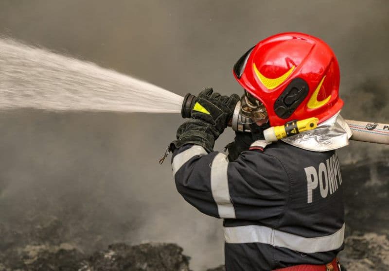 Au ars mai mult decât și-au plănuit: Două anexe distruse de foc în județul Botoșani