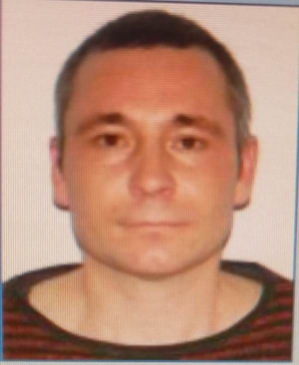 Bărbat de 35 de ani căutat de polițiști după ce rudele l-au dat dispărut