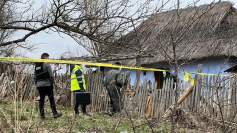 Răsturnare de situație în cazul dublei crime din Botoșani. Tatăl vitreg al fetei de 13 ani, considerată principala suspectă, a fost arestat