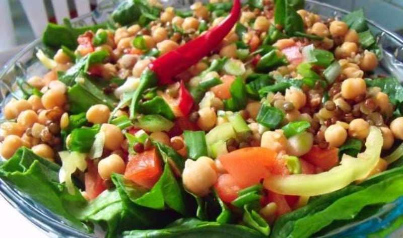 Salată de năut, linte, spanac
