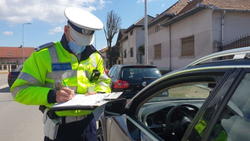 Zece șoferi lăsați fără permis pentru neacordare de prioritate