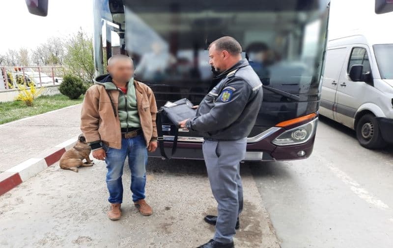 Identitate românească, falsă, cumpărată pentru un loc de muncă în Cehia