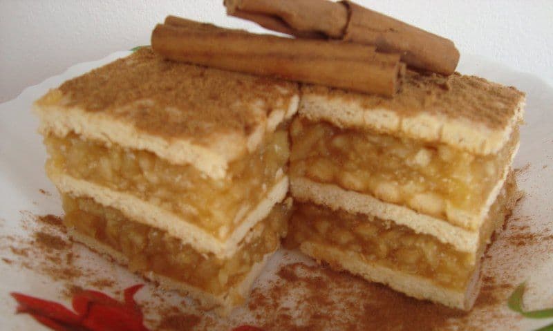 Prăjitură cu mere și biscuiți (de post)