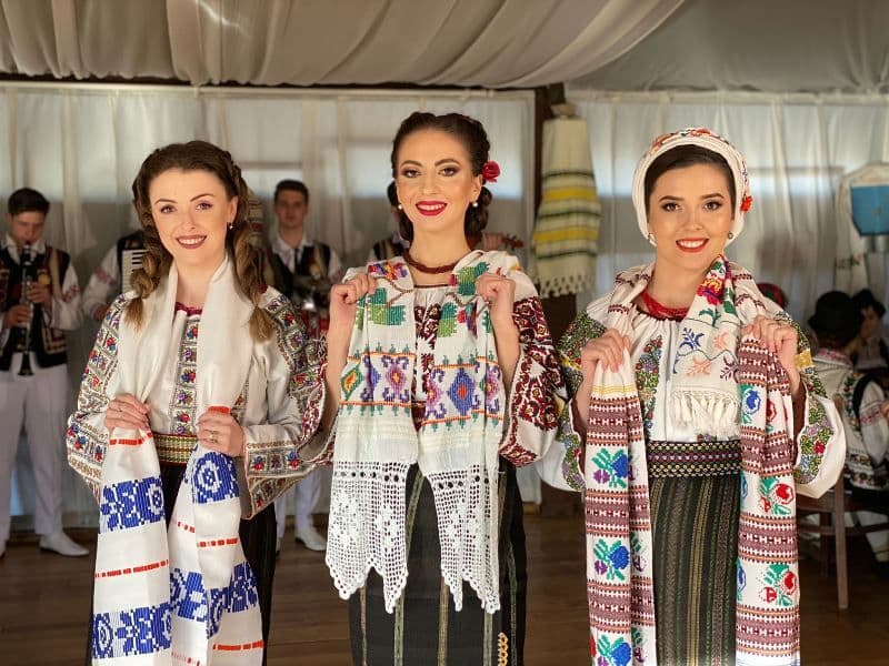 Asta-i nunta cea de frunte! - Fetele din Botoșani au lansat o nouă piesă – VIDEO