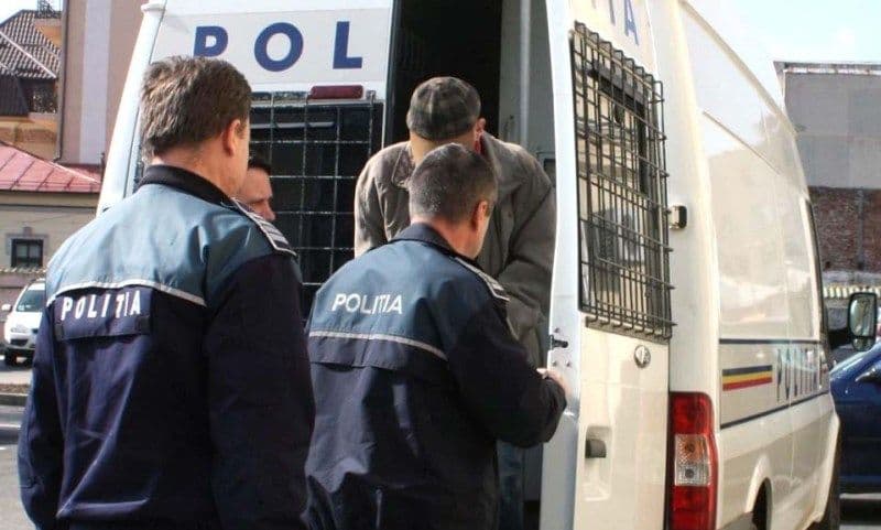 Tânăr condamnat la închisoare pentru conducere fără permis