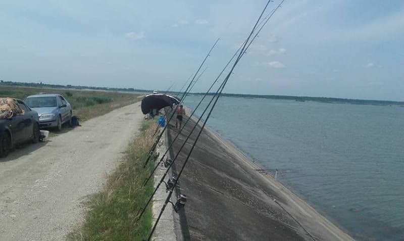 Dosare penale și unelte de pescuit confiscate în zona Lacului de acumulare Stânca Costești