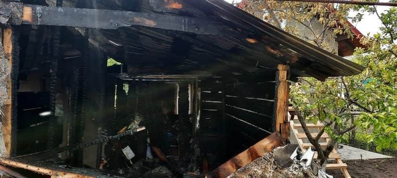 Bucătărie de vară distrusă de un incendiu - FOTO