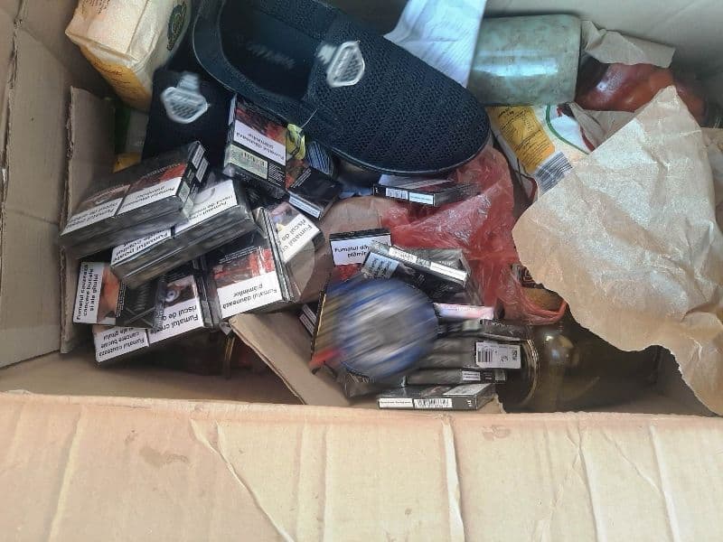 Șofer de autocar blindat cu produse accizabile amendat de polițiștii de frontieră botoșăneni - FOTO