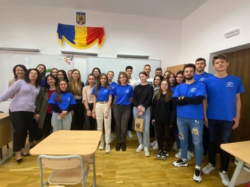 Colegiul Național „Grigore Ghica” Dorohoi - Școală ambasador a Parlamentului European. Activități dedicate zilei de 9 Ma i- Ziua Europei - FOTO
