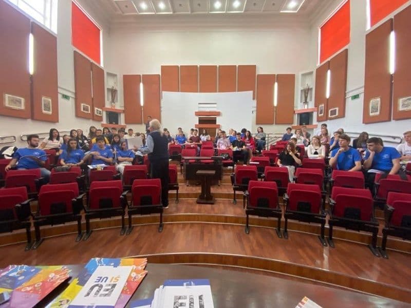 Voluntariatul în context European, activitate cu multă energie la Colegiul Național „Grigore Ghica” din Dorohoi - FOTO