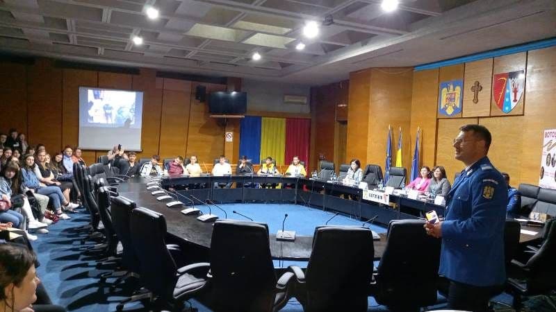 Activitate de prevenire a faptelor antisociale în rândul elevilor organizată de jandarmii botoșăneni