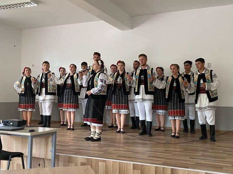 Școala Gimnazială nr 1 Corlăteni: Zâmbetul, Jocul, Veselia... îmi colorează Copilăria! - FOTO