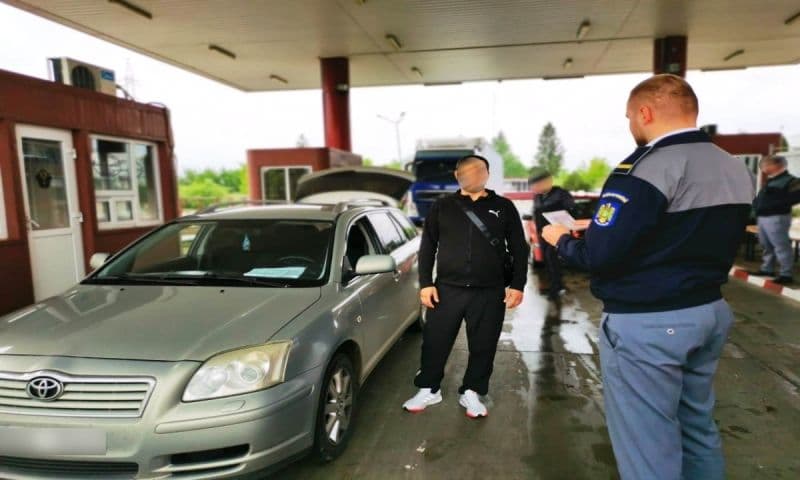 A plătit 100 de euro pentru un permis de conducere fals 