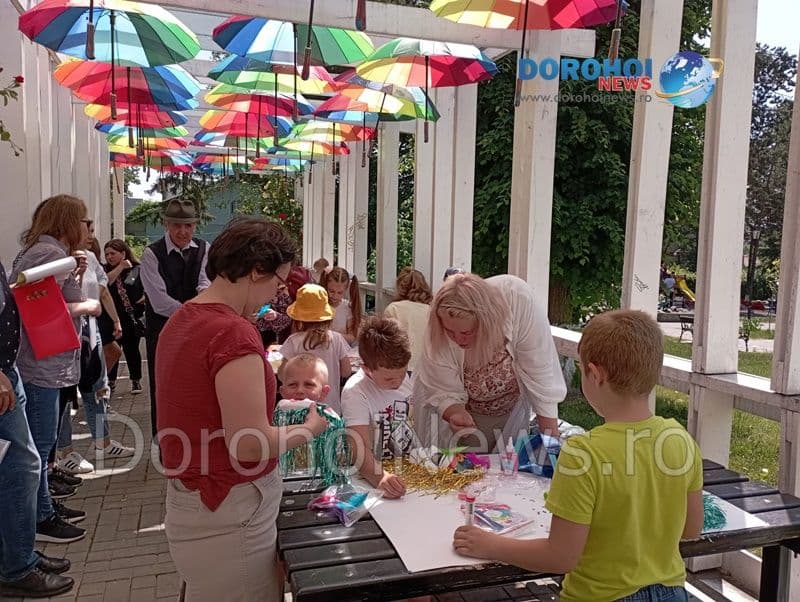 Călătorie în universul copilăriei prin meșteșuguri și culoare - FOTO
