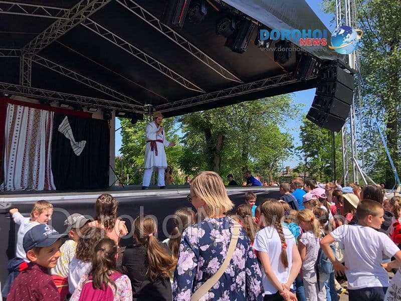 Lumea de basm la Dorohoi - Teatru pentru copii „Păcală în lumea poveștilor” - FOTO