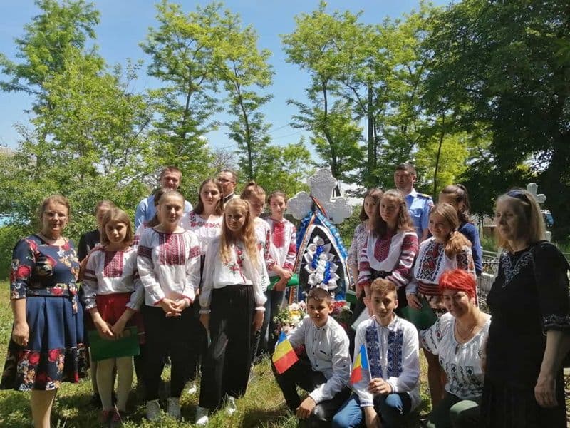 Eroii cinstiți de elevi și oficialitățile din Viișoara - FOTO