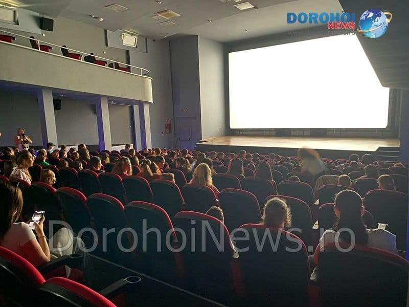Dimineața de sâmbătă a început cu un film pe cinste pentru copiii dorohoieni - FOTO