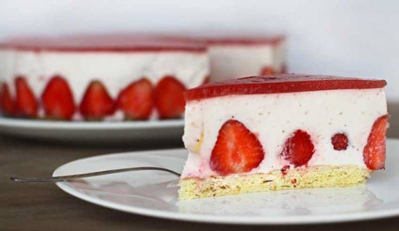 Cheesecake cu căpșune și iaurt