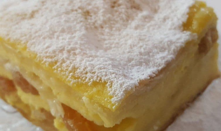Plăcintă cu lapte, iaurt și stafide!