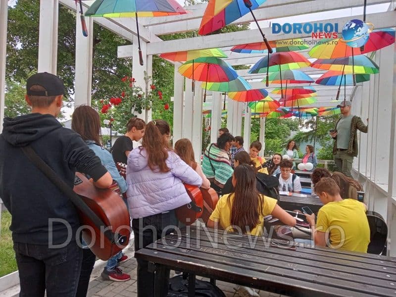 Folk de vară în haine de sărbătoare la Dorohoi - FOTO