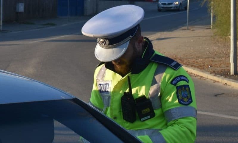 Tânăr din Broscăuți depistat în timp ce conducea un autoturism neînmatriculat