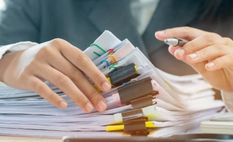 Cum se modifică Legea contabilităţii. Hârțogăraia financiar-contabilă nu mai trebuie păstrată 50 de ani