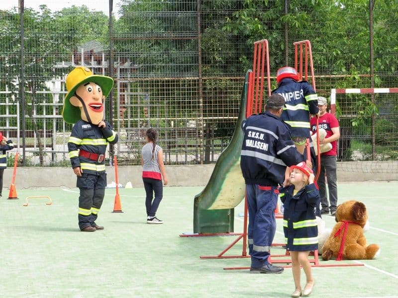 Un cămin sigur pentru copilul tău! - Acțiune de educare preventivă desfășurată de pompierii botoșăneni