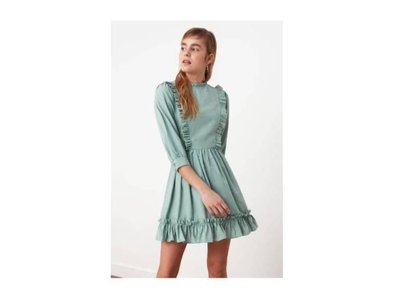 8 sfaturi pentru a purta o rochie mini cu încredere