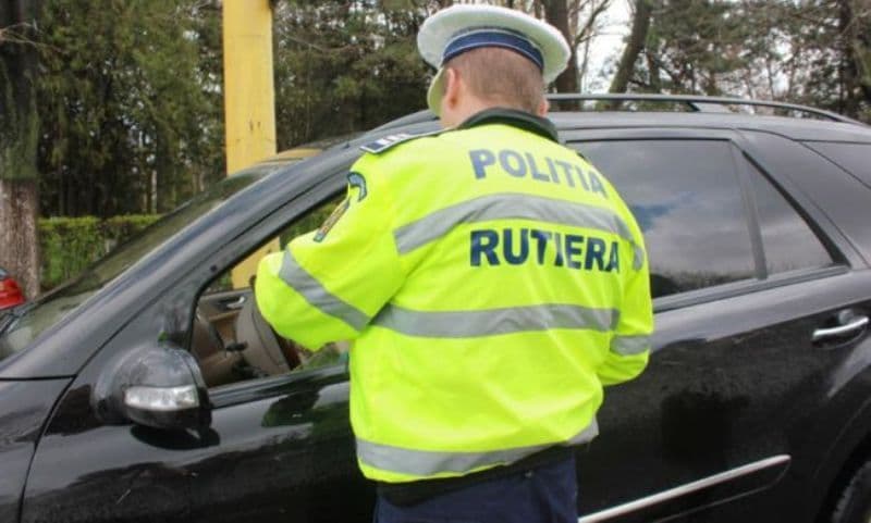 Prins în trafic fără permis, după un control de rutină al polițiștilor