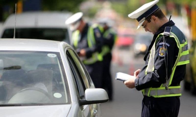 Acțiuni ale polițiștilor botoșăneni. Zeci de șoferi amendați și permise de conducere reținute