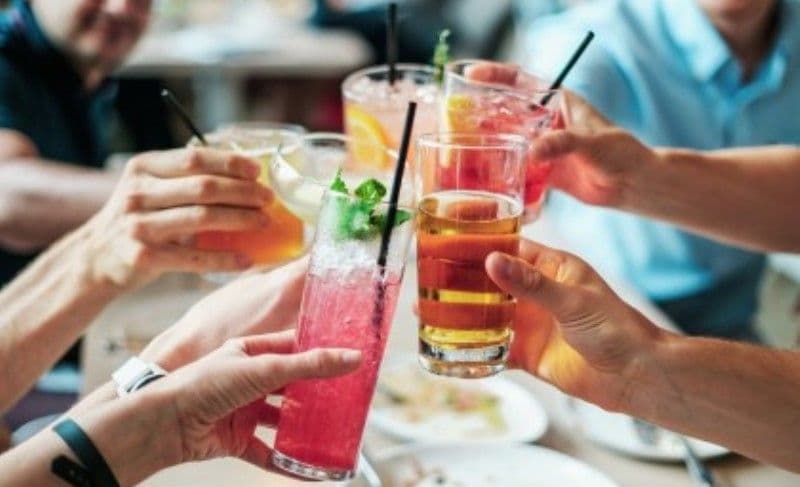 Cinci semne că bei prea mult alcool