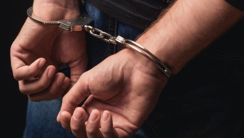Tânăr reținut și escortat la Penitenciarul Botoșani după ce a condus băut și fără permis