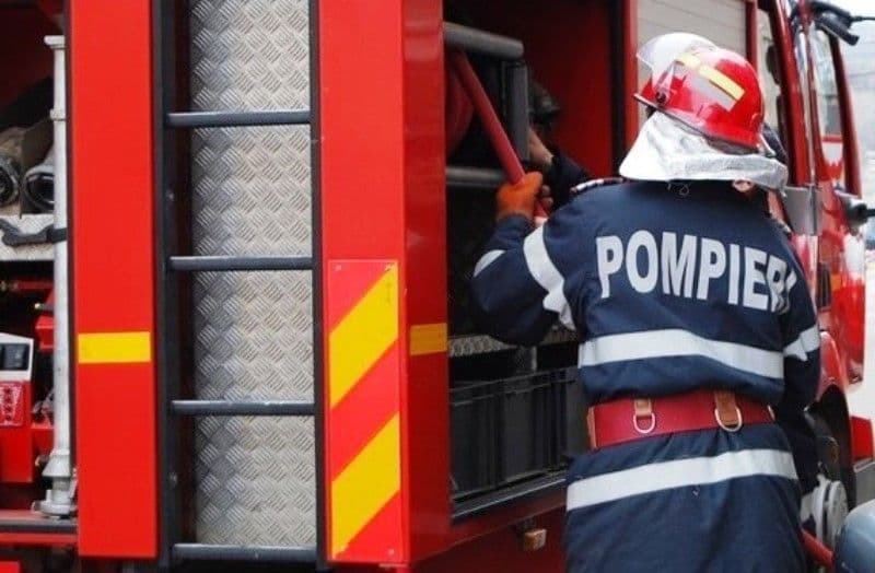 Incendiu provocat de o fetiță de cinci ani care s-a jucat cu chibriturile