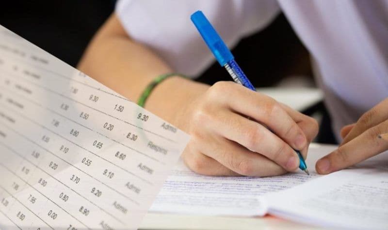 Un elev notat cu 2,80 la Evaluarea Națională a luat 8,70 după contestație. Ce spune ministrul Educației