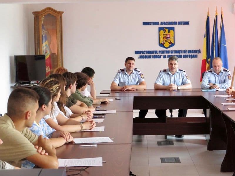 O nouă serie de voluntari pregătită să participe la misiuni, alături de pompieri - FOTO
